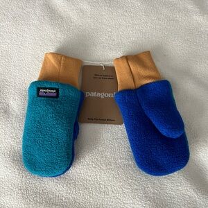 Patagonia Green and Blue Baby Mittens